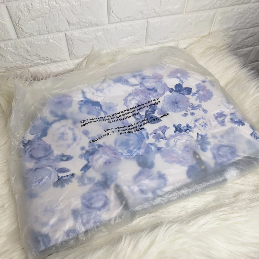 VICTORIA'S SECRET Blue & White Floral Carryall Tote Bag NWT